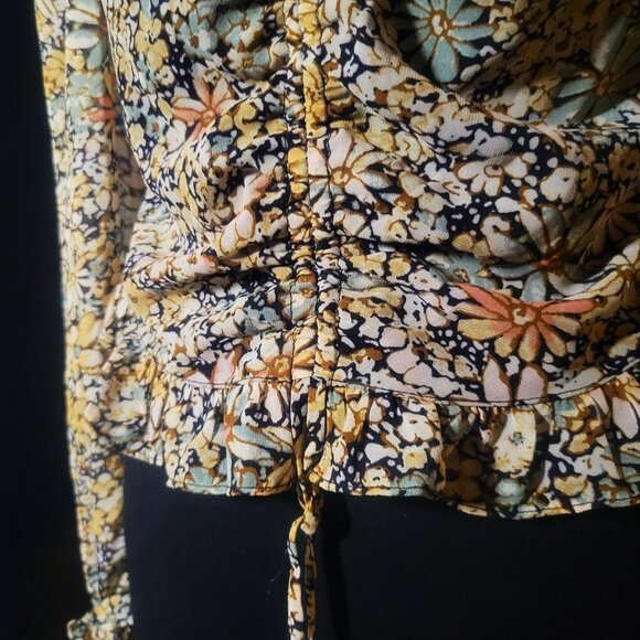 NWT! ASTR The Label Blouse Mini Floral Front Tie Rouched Ruffled Edges - Size S - Picture 3 of 13
